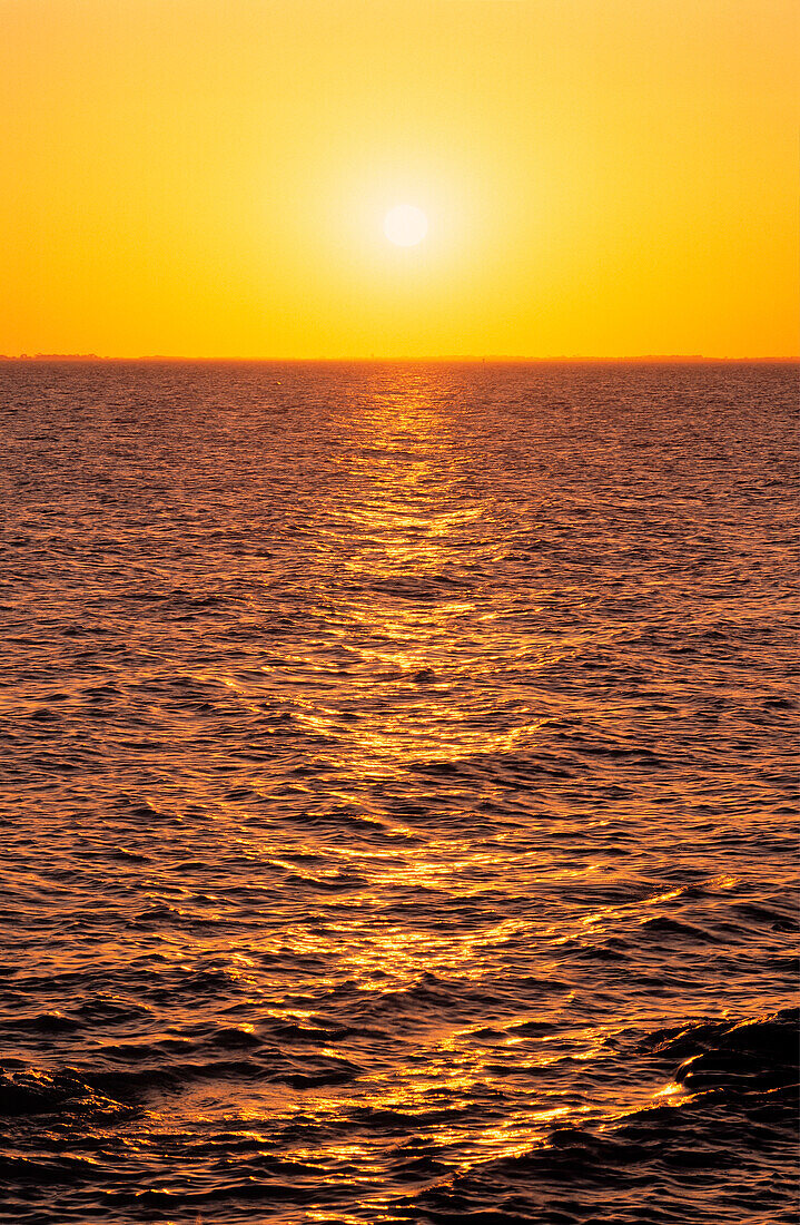 Meereslandschaft bei Sonnenuntergang