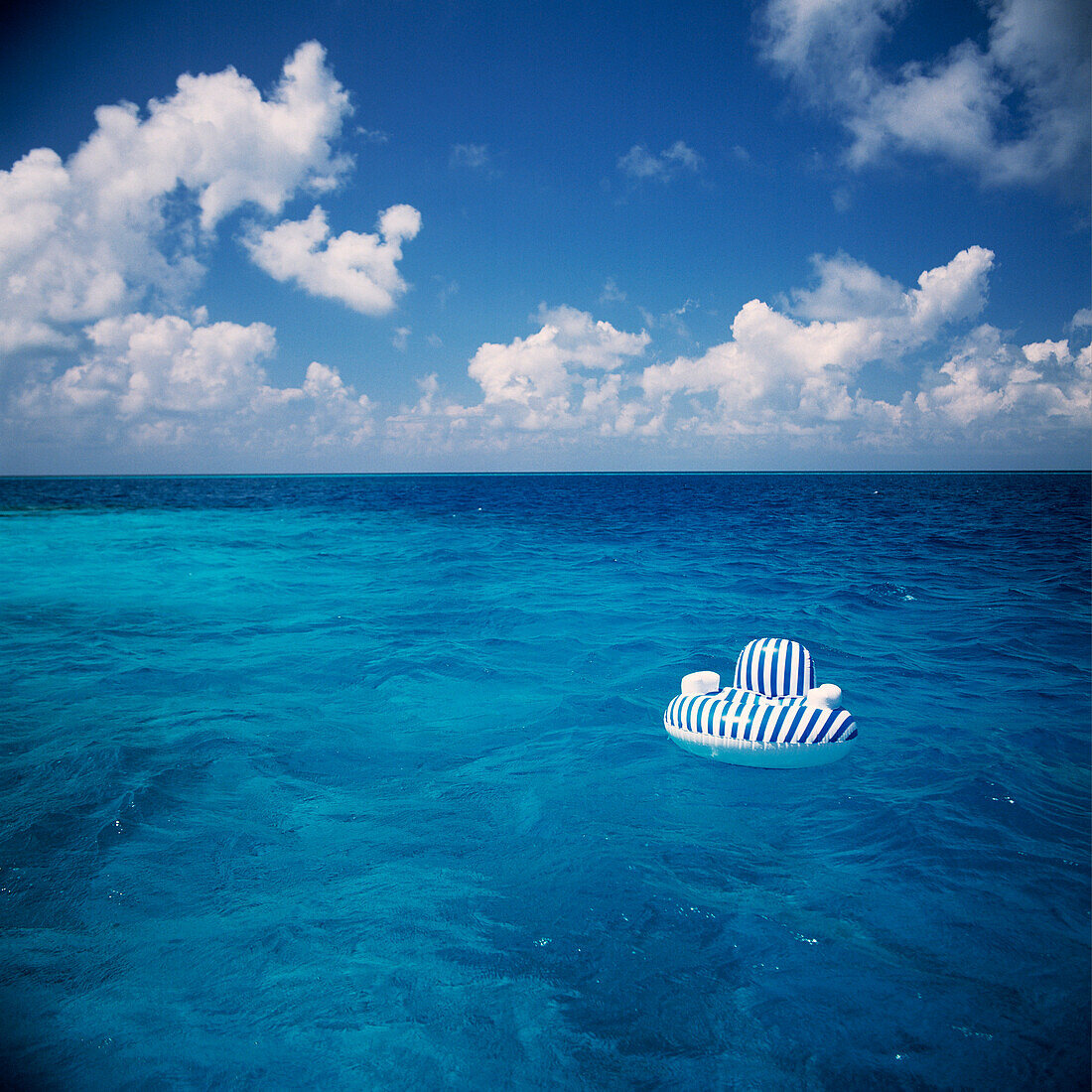 Meereslandschaft, schwimmender aufblasbarer Stuhl