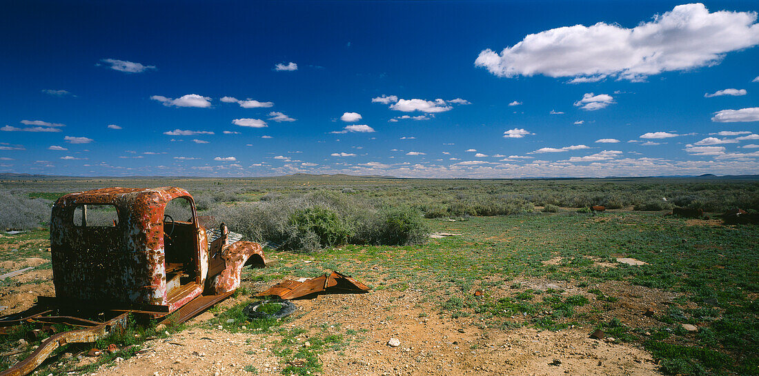 Verrostetes Auto im Outback, Australien