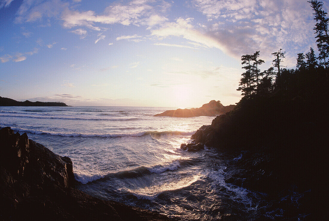 Küstenlinie bei Sonnenuntergang, Long Beach, Vancouver Island, British Columbia, Kanada