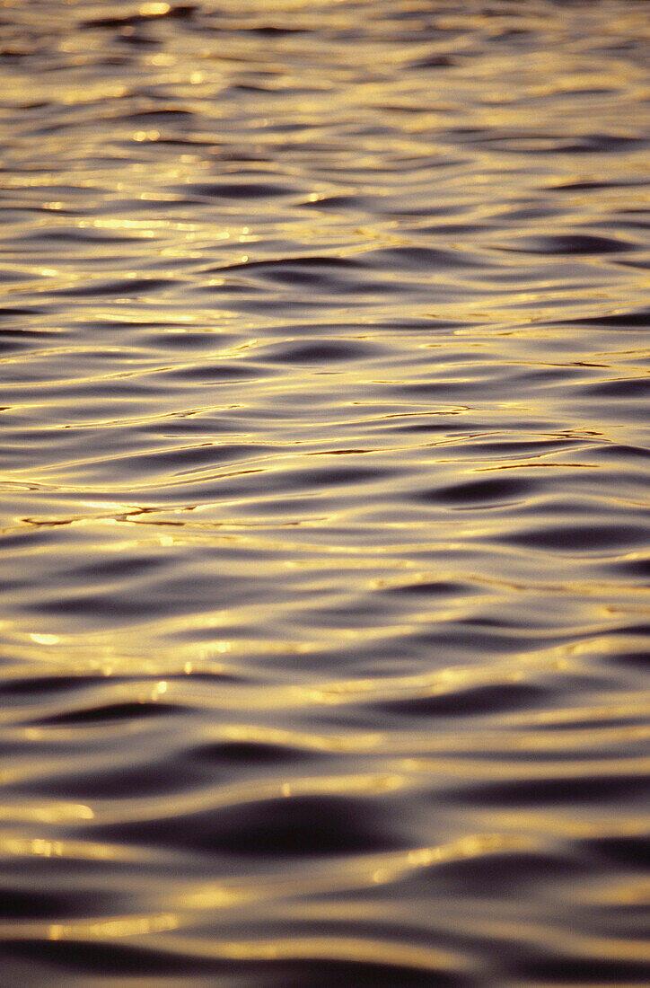 Wasser bei Sonnenuntergang