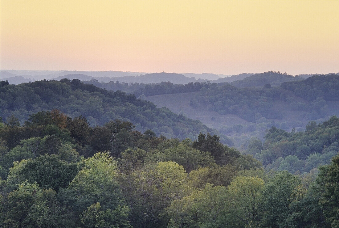 Sonnenuntergang über den Hügeln, Tennessee, USA