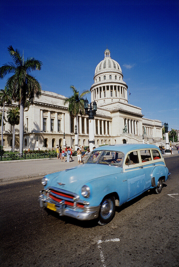 Capitolio Nacional de Cuba and street scene, Havana, Cuba