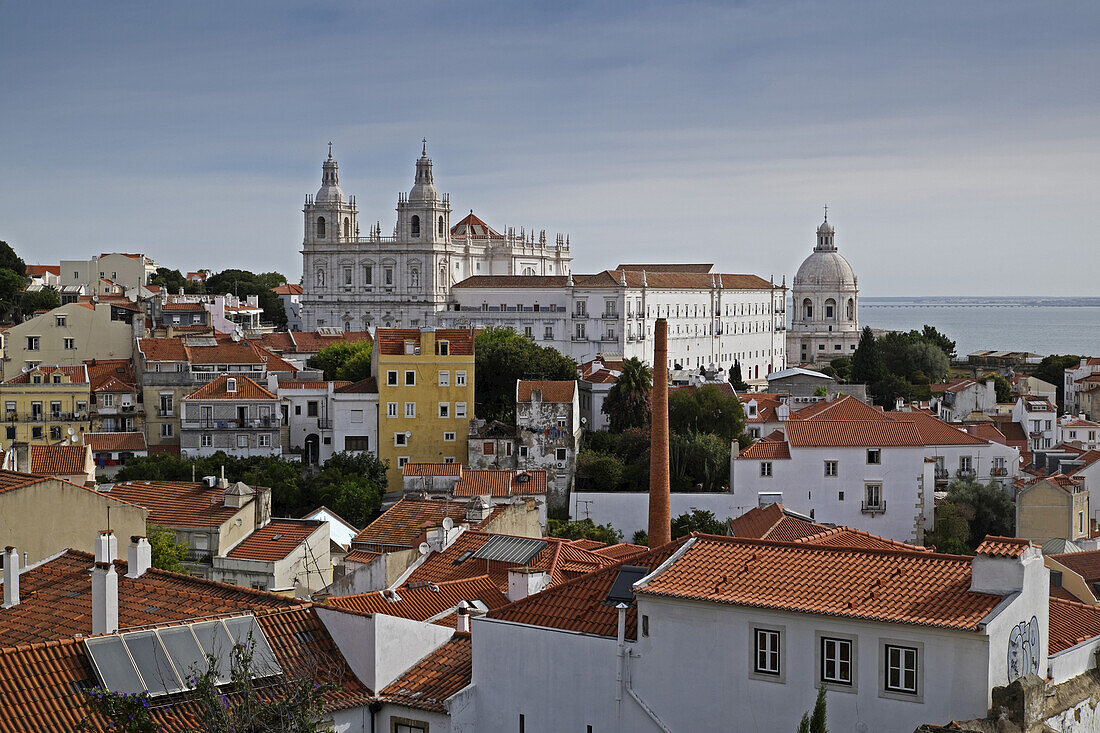 Kloster von Sao Vicente de Fora im Stadtbild von Lissabon, Portugal