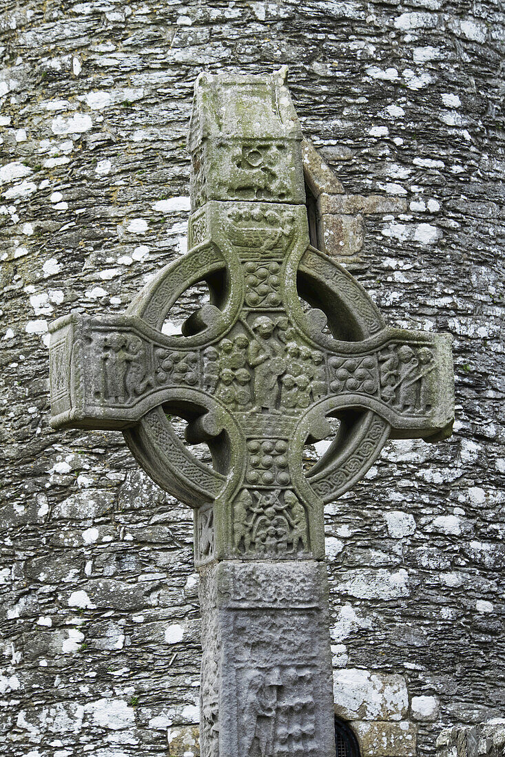 Nahaufnahme des Hochkreuzes von Muiredach, Monasterboice, Grafschaft Louth (nördlich von Drogheda), Republik Irland