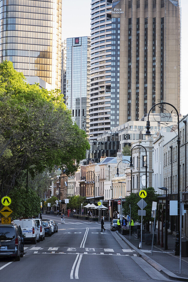 Straßenszene im Stadtteil The Rocks in Sydney, Australien