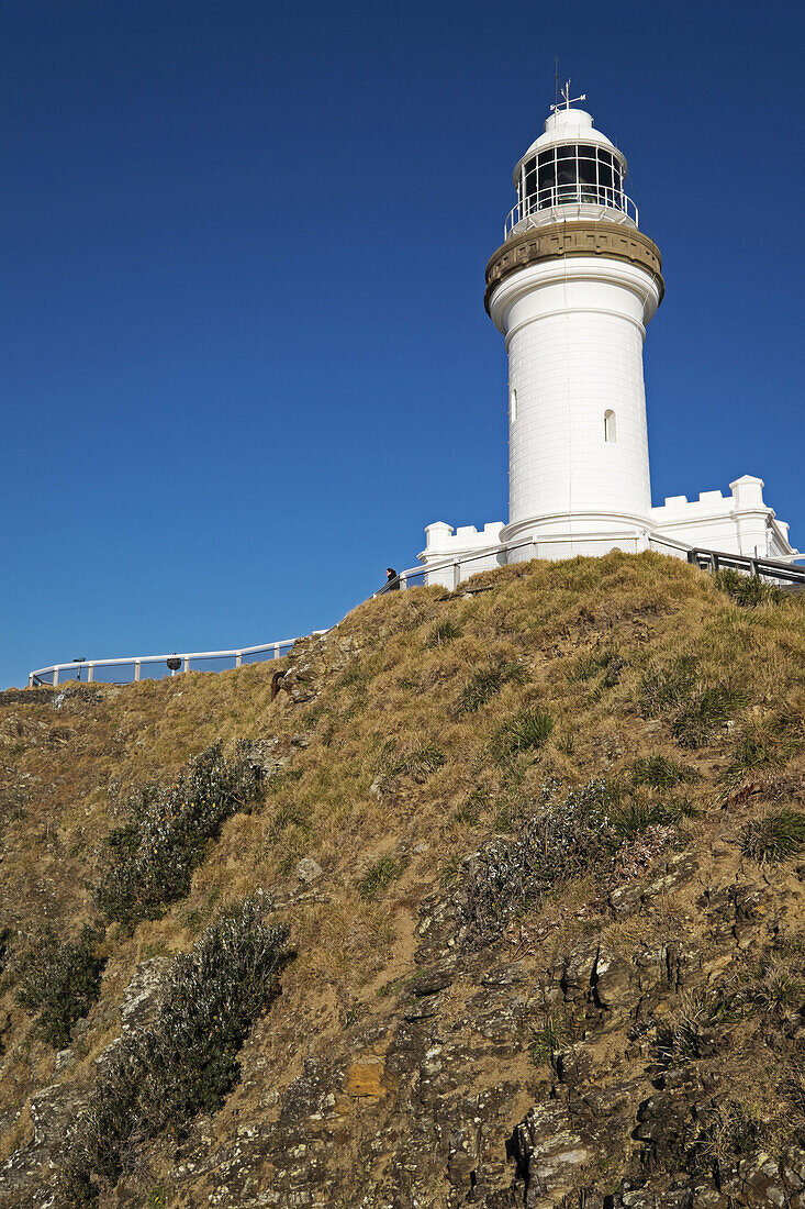Cape Byron Lighthouse an einem sonnigen Tag in Byron Bay in New South Wales, Australien
