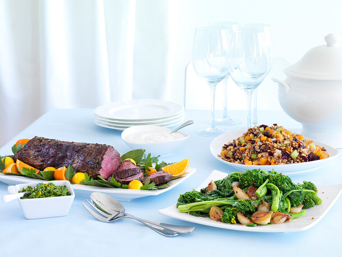 Roastbeef-Dinner mit Rapini und Bohnensalat