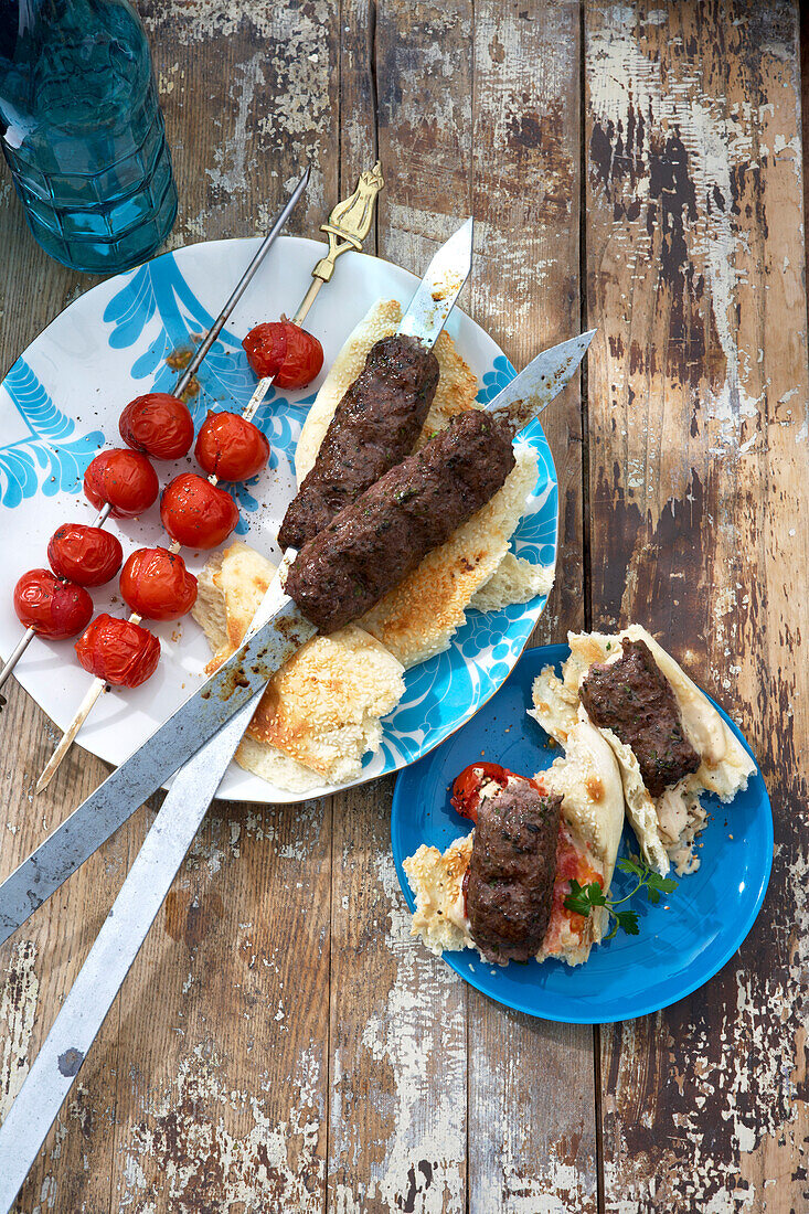 Kofta und Tomaten auf Spießchen