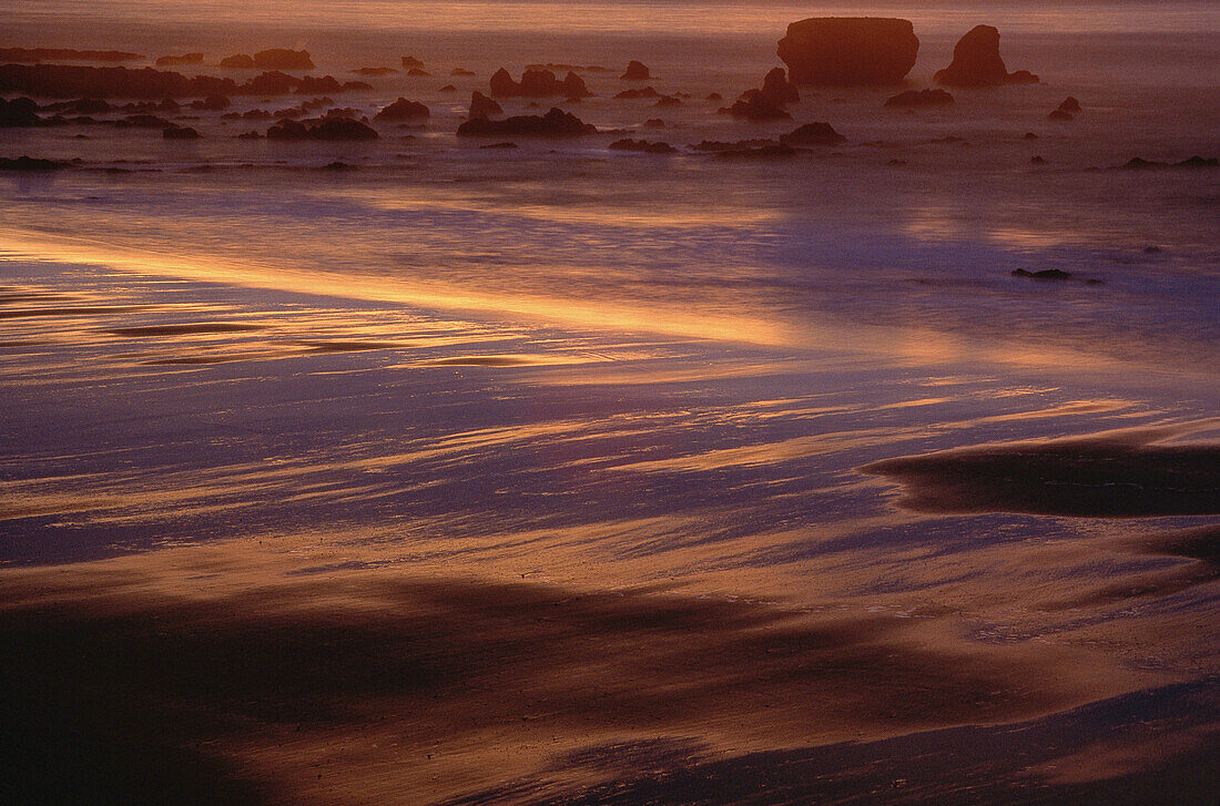 Felsformationen an der Westküste, südlich des Paparoa Nationalparks, Südinsel, Neuseeland