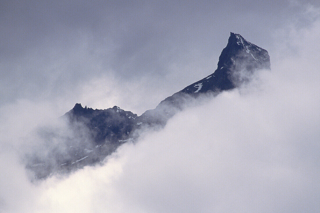 Spitze eines Berggipfels, Torres Del Paine, Chile