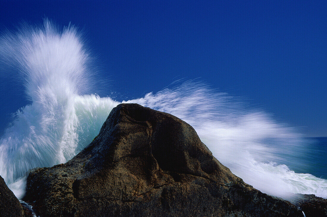 Wellen an der Atlantikküste, Hondeklipbaai, Nordkap, Südafrika