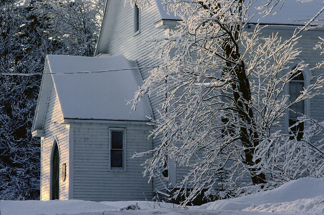 Kirche im Winter, Kingston, New Brunswick, Kanada