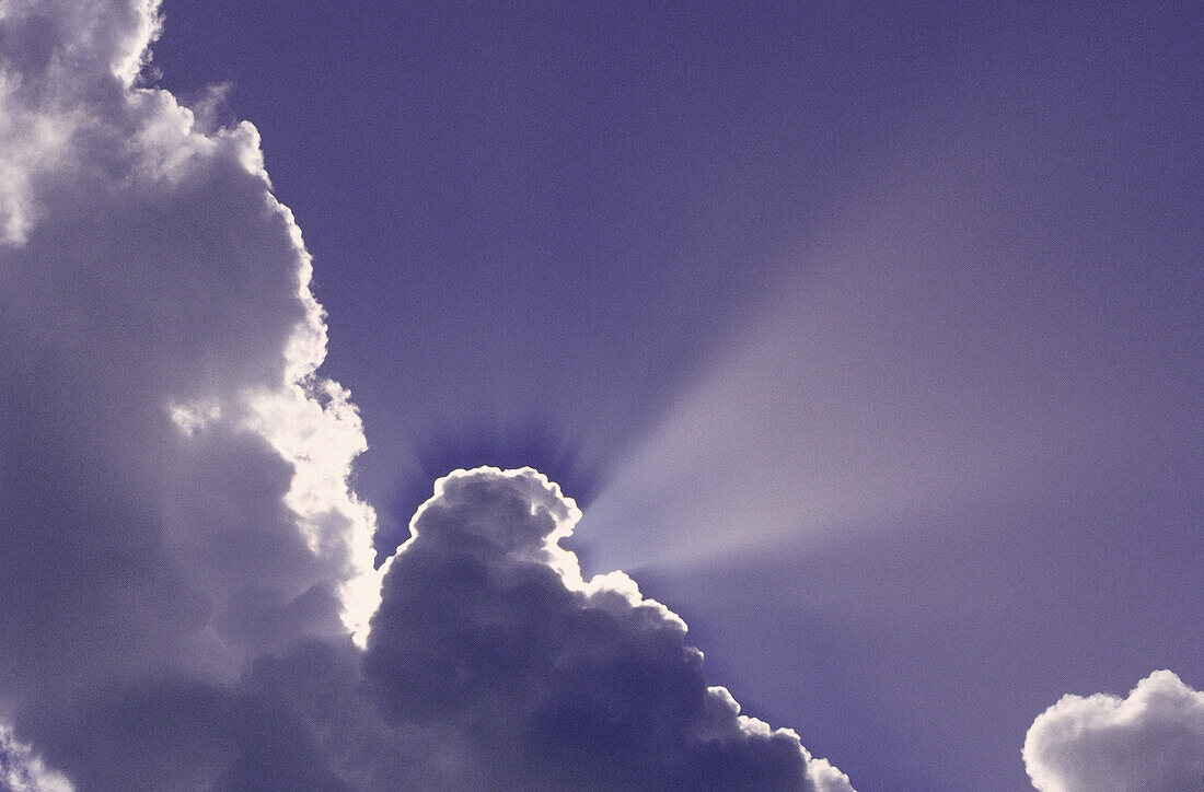 Wolken und Sonnenstrahlen