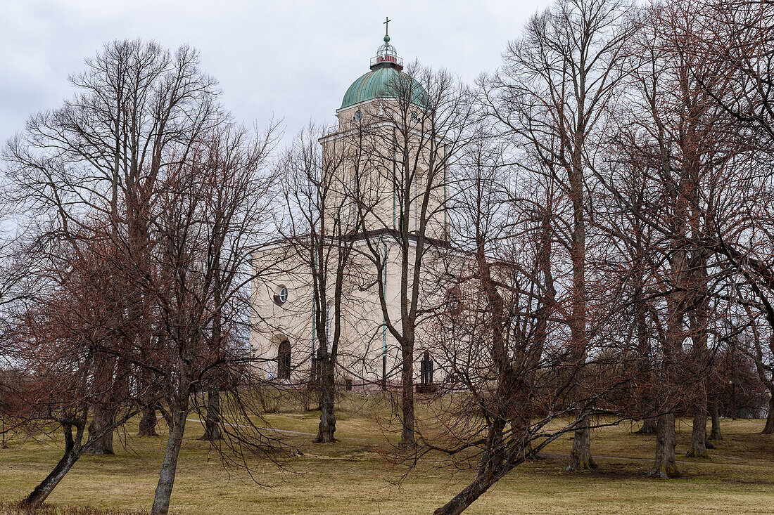 Die Suomenlinna-Kirche in Helsinki, erbaut 1854 als ostorthodoxe Garnisonskirche für die auf der Seefestung Suomenlinna stationierten russischen Truppen.