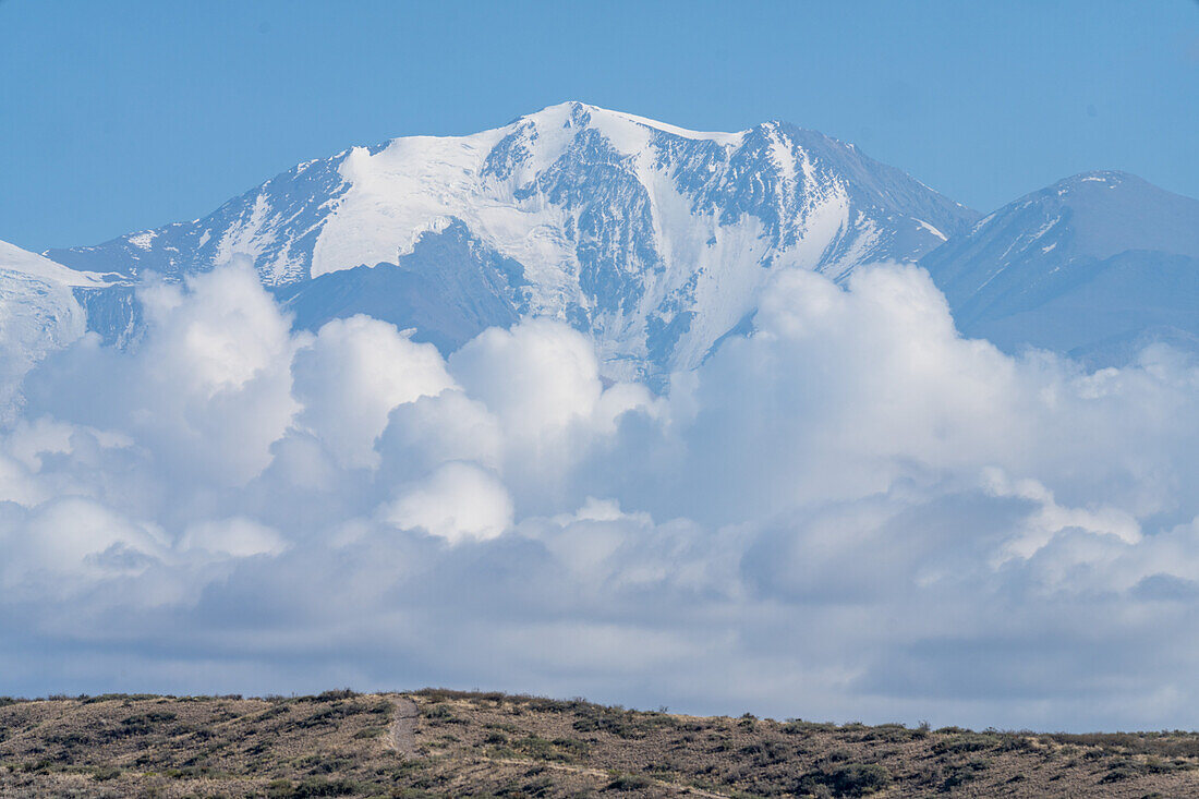 Cerro El Plata in der Cordon de Plata-Kette in den Anden bei Tupungato, Provinz Mendoza, Argentinien.