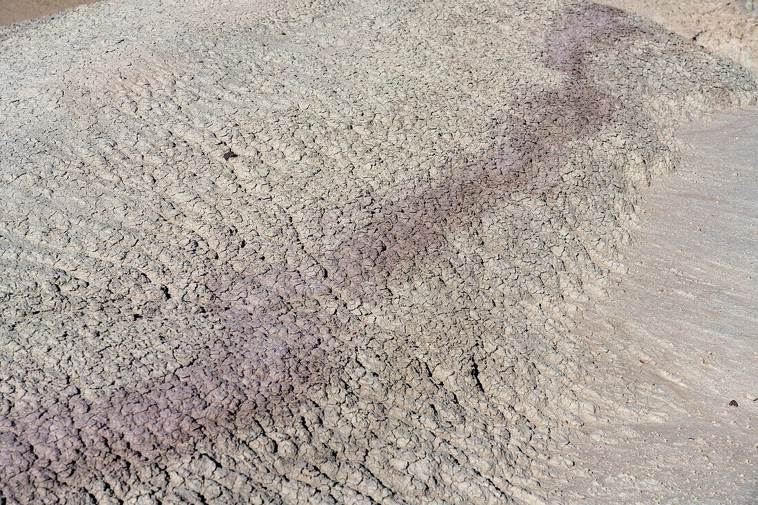 Sedimentäre Tonablagerungen aus der Trias in der kargen Landschaft des Ischigualasto Provincial Park in der Provinz San Juan, Argentinien.