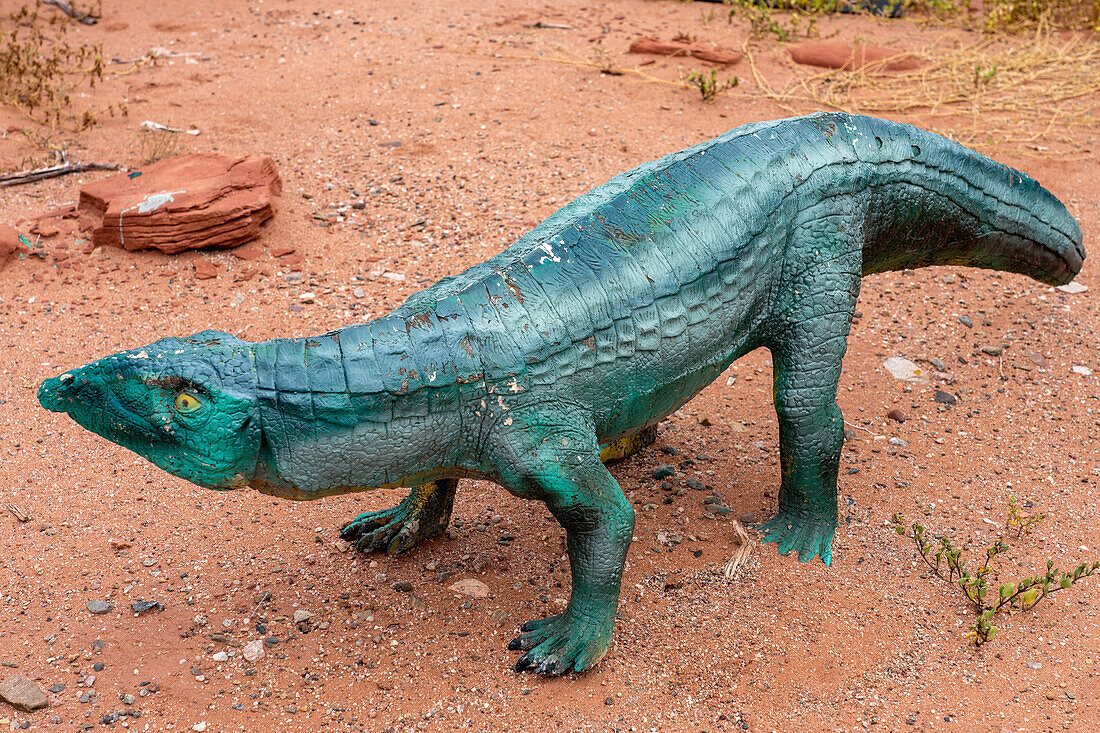 Ein Modell eines Neoaetosauroides engaeus auf dem Triassic Trail im Talampaya National Park, Argentinien.