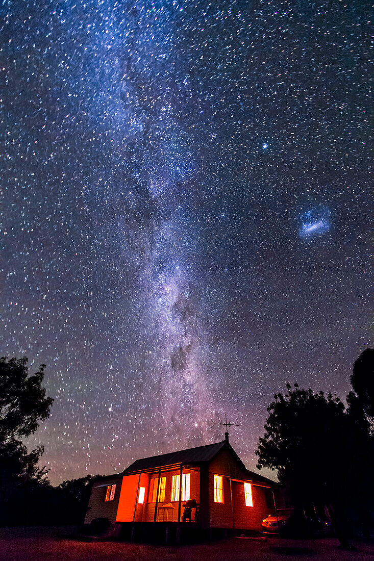 Die Milchstraße am Südhimmel über Timor Cottage, Coonabarabran, Australien, Dezember 2012. Dies ist ein Einzelbild mit einer nicht nachgeführten Kamera, der Canon 60Da bei ISO 3200 und 10-22mm Objektiv bei f/4 für 90 Sekunden.