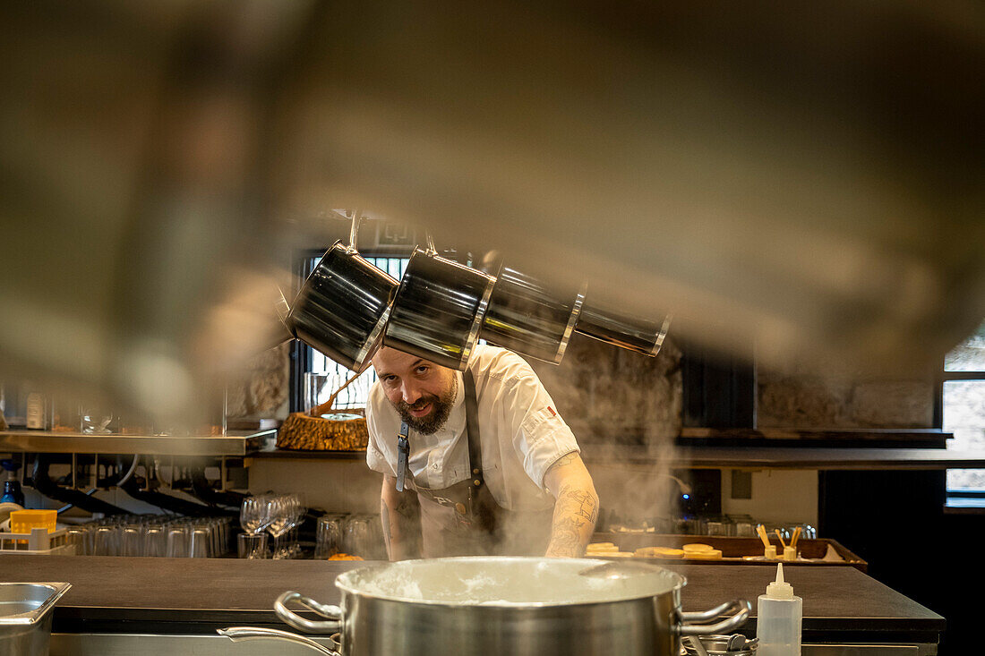 Edorta Lamo, Arre Restaurant chef, subida al Fronton 46, Kanpezu, Baskenland, Spanien