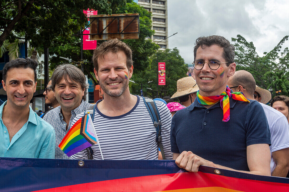 Pride-Parade in Caracas, Venezuela. In Anwesenheit der UNO in Venezuela, von Diplomaten und Vertretern der verschiedenen Botschaften der Europäischen Union in Venezuela. 2. Juli 2023