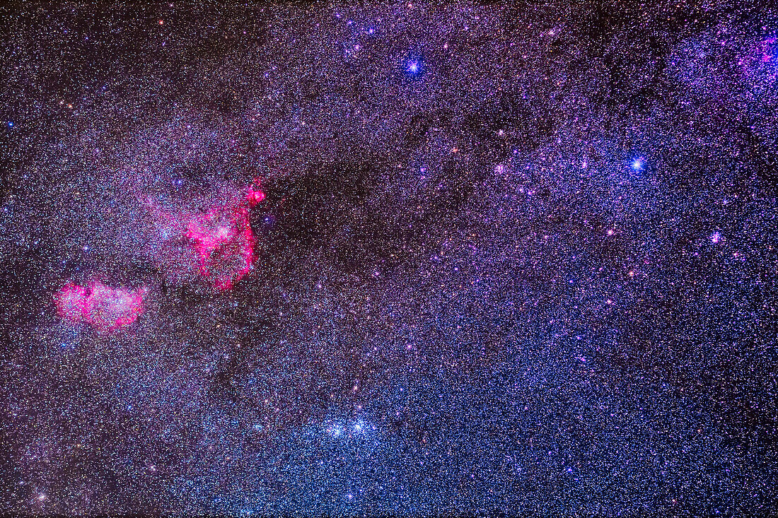 Ein Bild von einigen der Hauptsternhaufen (und einigen Nebeln) in Kassiopeia und Perseus.
