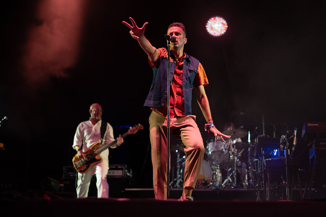 Die spanische Band Vetusta Morla tritt live beim Vive Latino 2022 Festival in Zaragoza, Spanien, auf