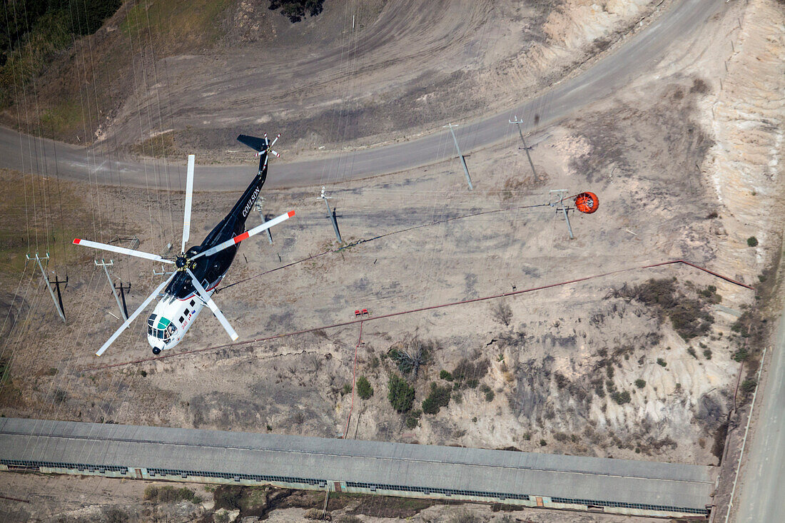 Luftaufnahme eines Hubschraubers im Flug, Australien