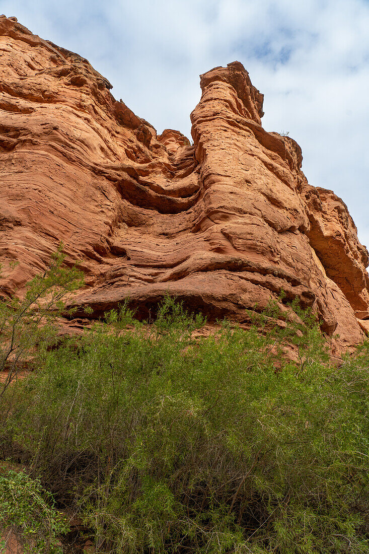 Erodierte Sandsteinschichten in der Shimpa-Schlucht im Talampaya-Nationalpark, Provinz La Rioja, Argentinien.