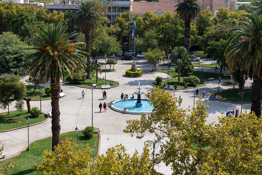 Die Plaza 25 de Mayo, der Hauptplatz im Zentrum von San Juan, Argentinien.
