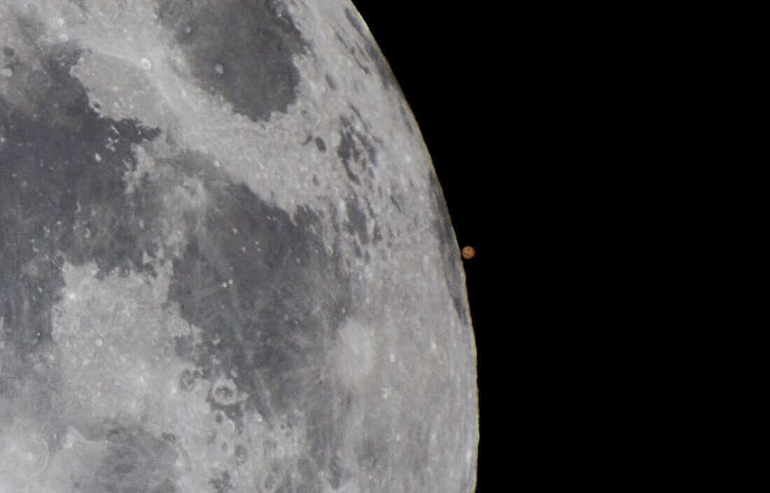 A close-up view of the reappearance of Mars from behind the disk of the Full Moon, during the December 7, 2022 occultation of Mars.