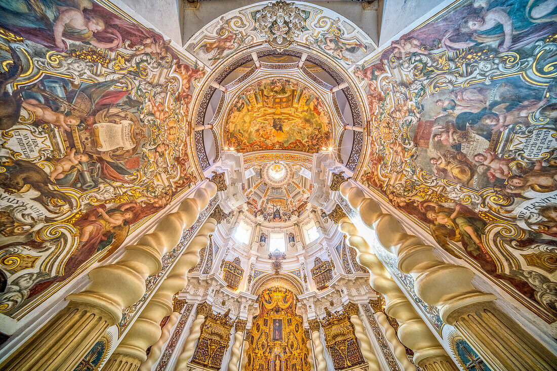 Kuppel und Decke der Kirche San Luis de los Franceses, Sevilla, Spanien