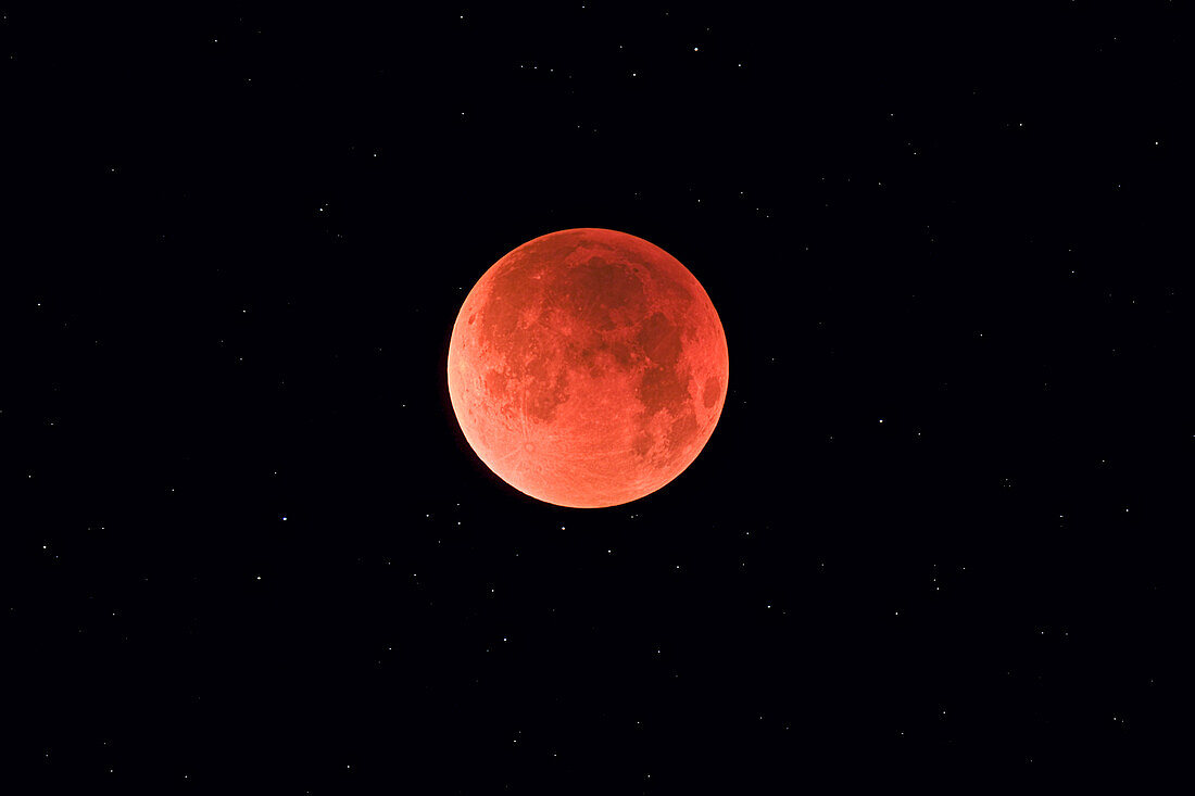 Taken with 90mm Stowaway AP Refractor, with Borg .85x compressor/flattener for f/5.6. With Canon 20Da camera at ISO 400 for 13 second exposure. on Skywatcher HEQ5 mount tracking at Lunar rate. Exposure kept long to bring out star background. original = #2081