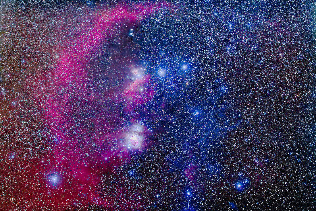 Ein Mosaik der Schwert- und Gürtelregion des Orionjägers, das die Vielfalt der farbenprächtigen Nebel in diesem Gebiet zeigt, darunter: der geschwungene Barnards Loop, der Pferdekopfnebel unter dem linken Stern des Gürtels, Alnitak, und der Orionnebel selbst als helle Region im Schwert.