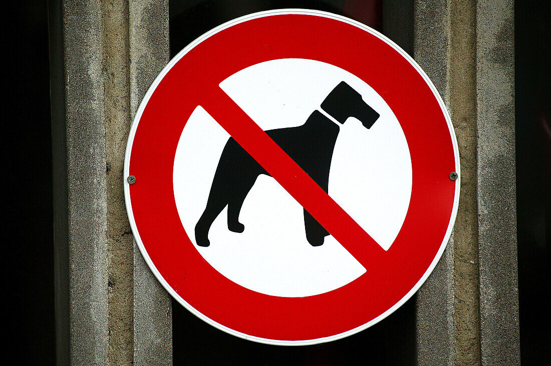 Schild für Hundeverbot