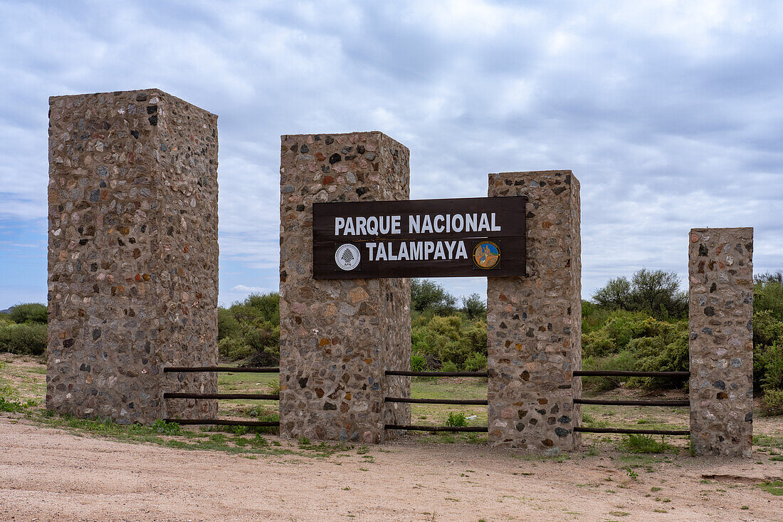 Parkschild für den Talampaya-Nationalpark, Provinz La Rioja, Argentinien.