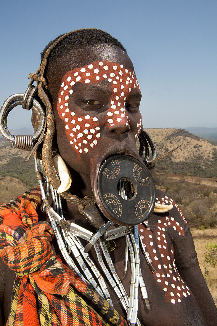 mursi tribe in southern Ethiopia, – License image – 13900324 lookphotos