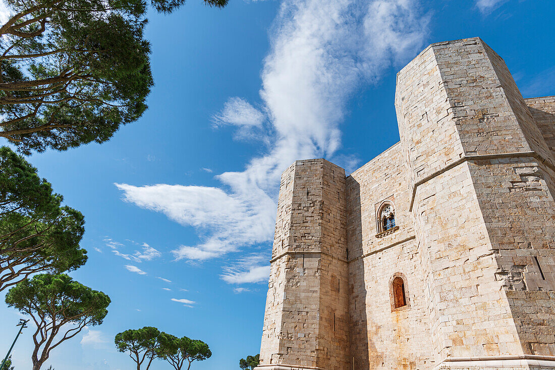 Detail der Seitenfassade des achteckigen Schlosses von Castel del Monte, UNESCO-Welterbe, Apulien, Italien, Europa
