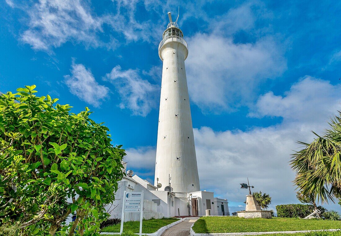 Gibb's Hill Lighthouse, built of cast iron in London and erected by the Royal Engineers in 1844, still in use, Southampton Parish, Bermuda, Atlantic, North America