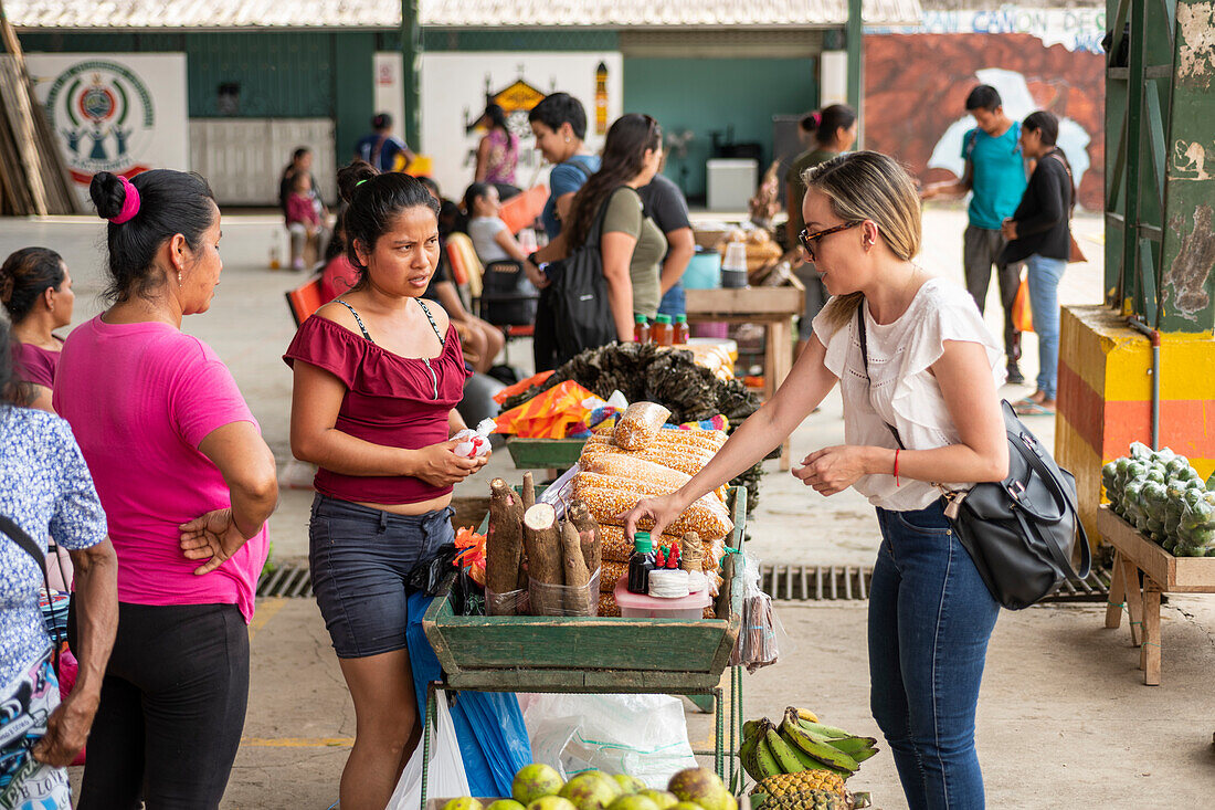 Lebensmittelmarkt, Cotundo,, Provinz Napo, Amazonien, Ecuador, Südamerika