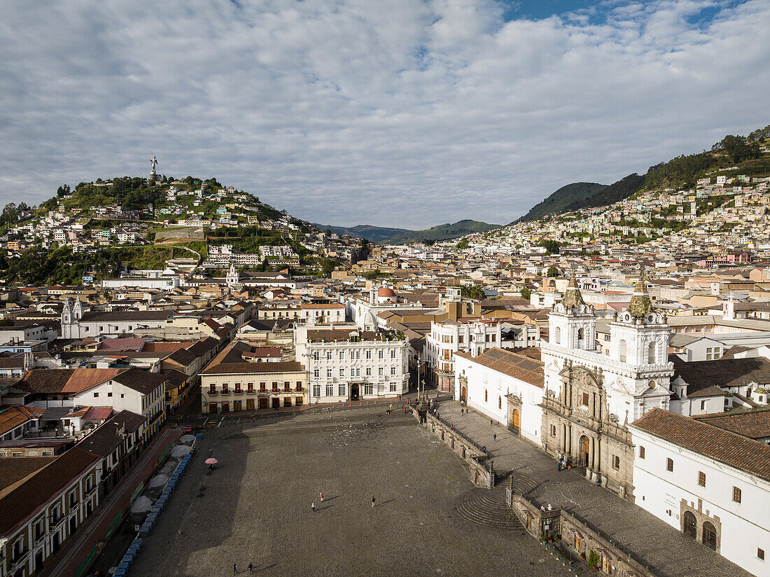 Luftaufnahme der Plaza de San Francisco, Quito, Pichincha, Ecuador, Südamerika