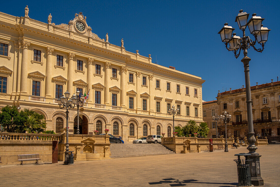 Ansicht des Rathauses auf der Piazza d'Italia in Sassari, Sassari, Sardinien, Italien, Mittelmeer, Europa