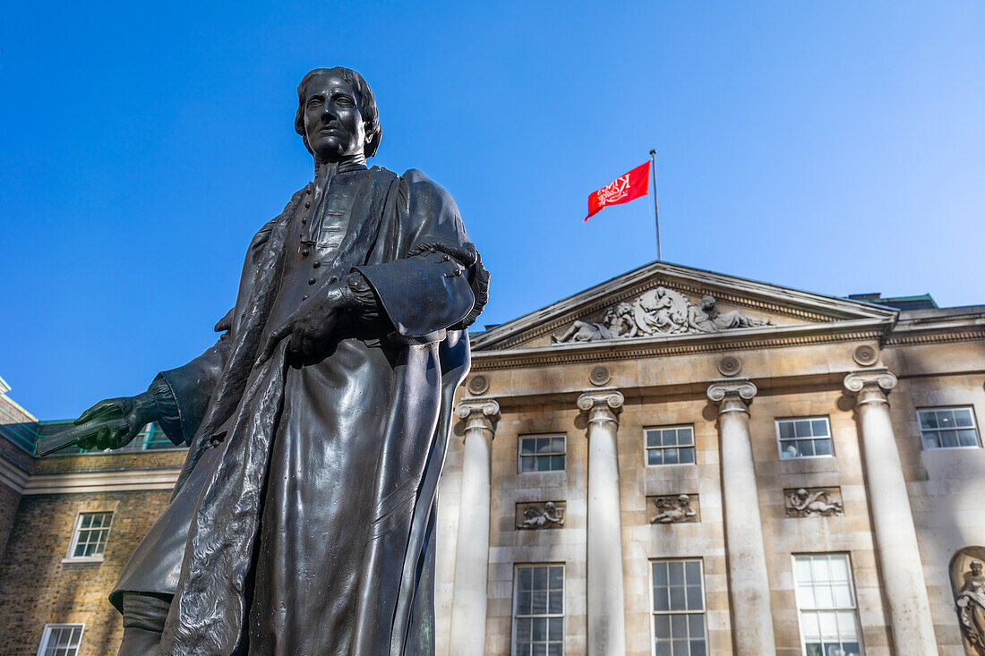 Statue von Thomas Guy, King's College, London, England, Vereinigtes Königreich, Europa