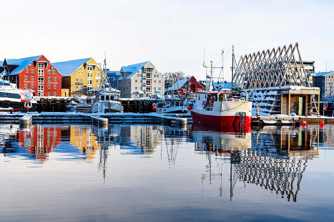 Fischerboote vertäut im Hafen, Tromso, Norwegen, Skandinavien, Europa