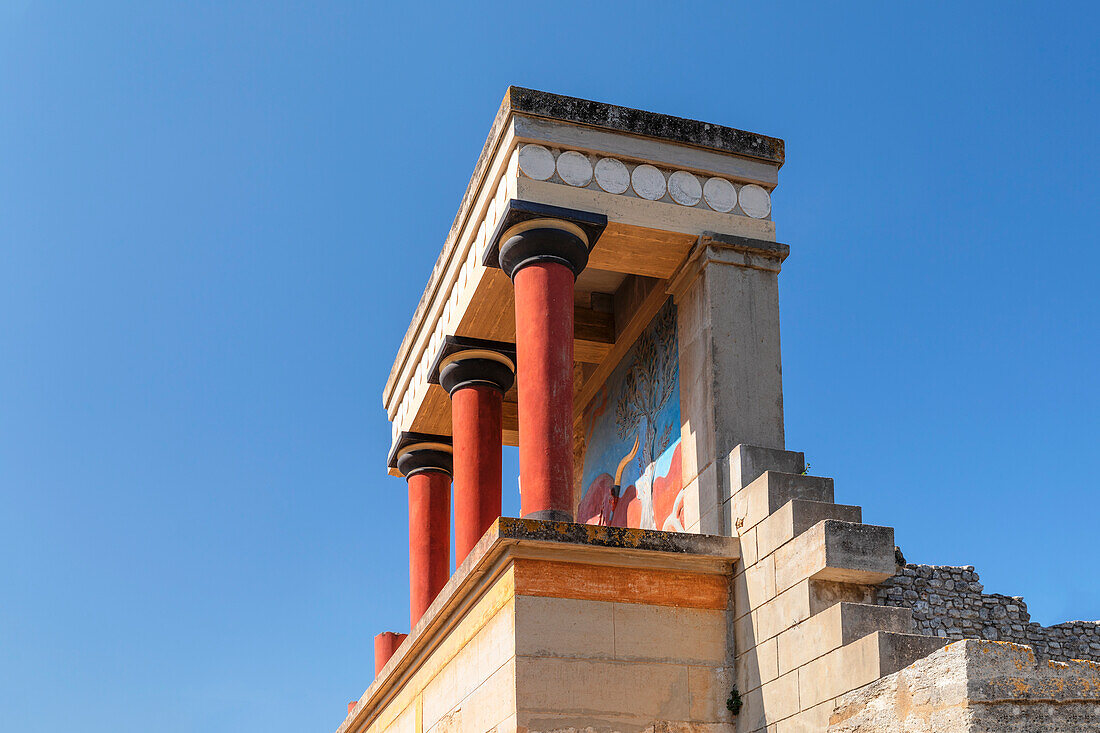 Palast des Minos, restaurierter Nordeingang, antike Stadt Knossos, Iraklion, Kreta, Griechische Inseln, Griechenland, Europa