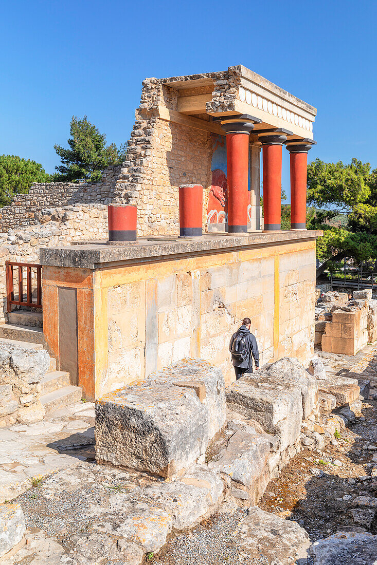 Palast des Minos, restaurierter Nordeingang, antike Stadt Knossos, Iraklion, Kreta, Griechische Inseln, Griechenland, Europa