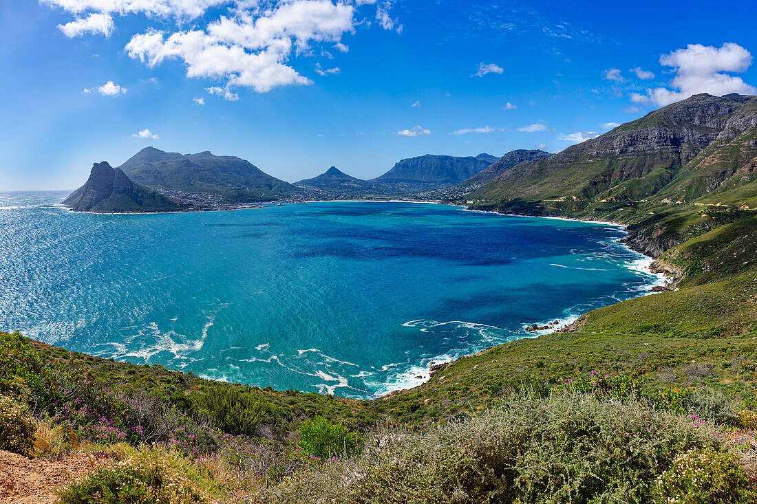 Panorama über Hout Bay und den Atlantischen Ozean, Kapstadt, Südafrika, Afrika