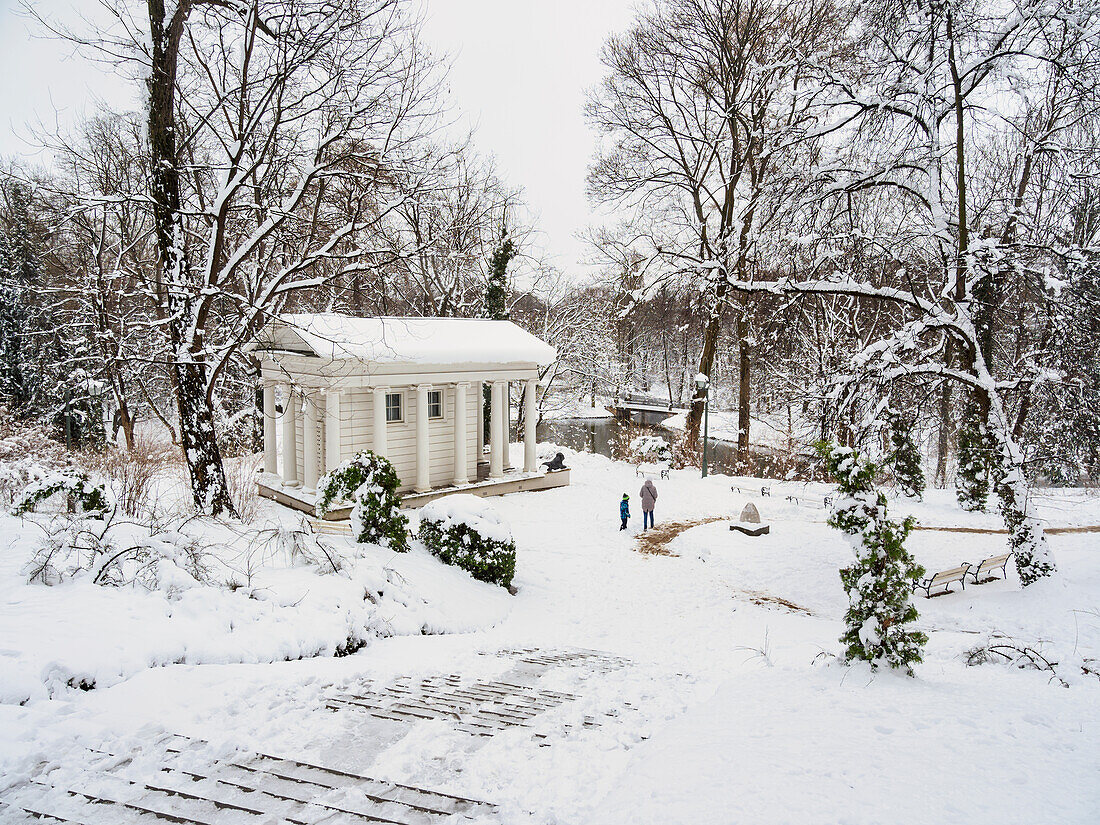 Temple of Sibyl, Lazienki Park (Royal Baths Park), in winter, Warsaw, Masovian Voivodeship, Poland, Europe