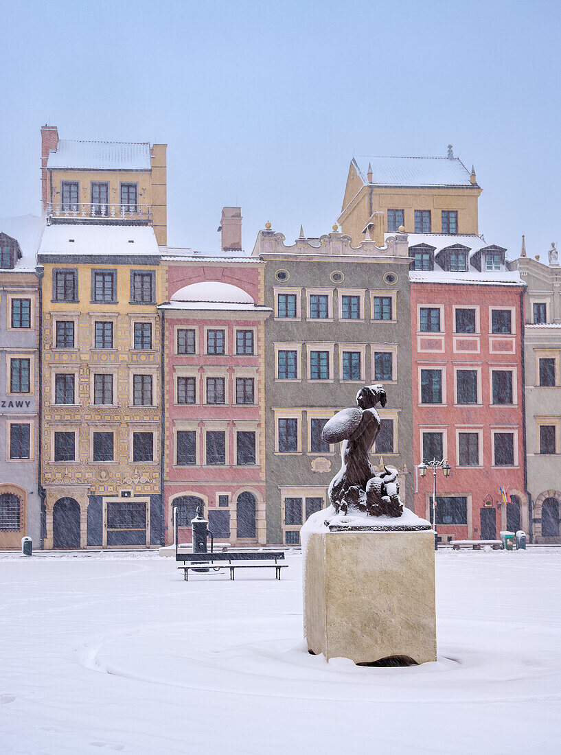 Snow covered Syrenka, Warsaw Mermaid, Old Town Main Market Square, UNESCO World Heritage Site, winter, Warsaw, Masovian Voivodeship, Poland, Europe