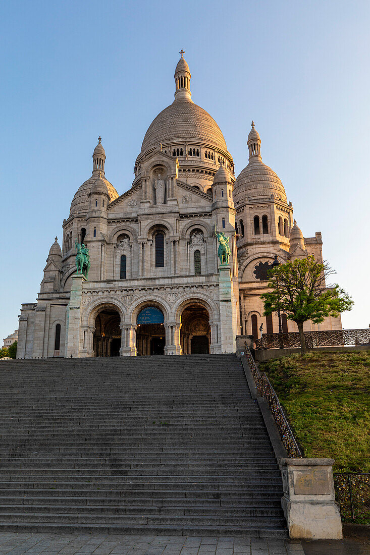 The Basilica of Sacre Coeur de Montmartre, Montmartre, Paris, France, Europe